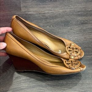 Tory Burch Chestnut Leather Wedge Pumps with Logo Medallion size 10